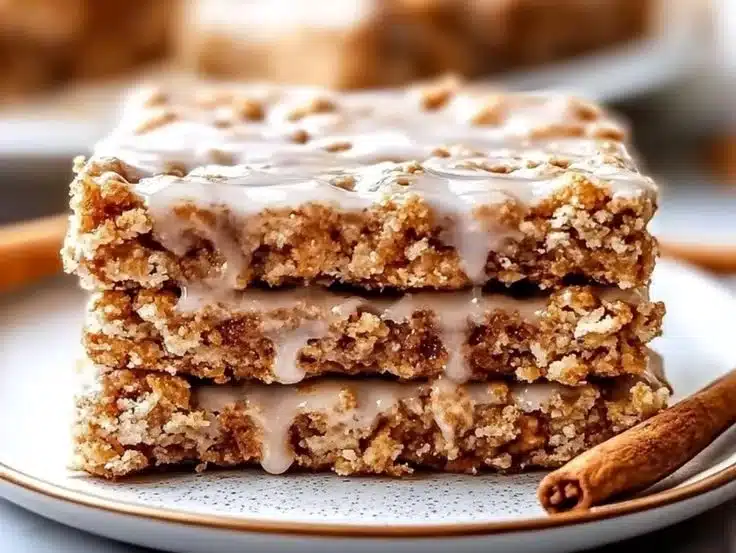 Cinnamon Roll Oatmeal Bars